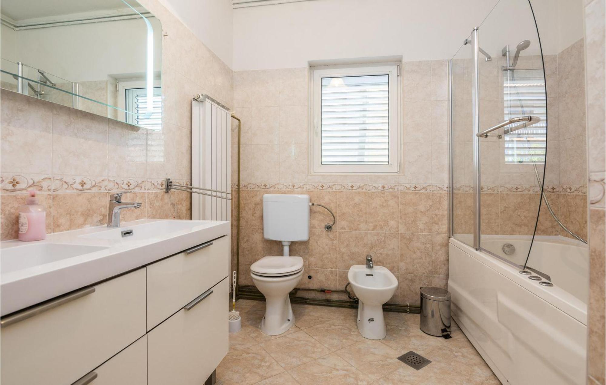 8 Bedroom Gorgeous Home In Kožino エクステリア 写真
